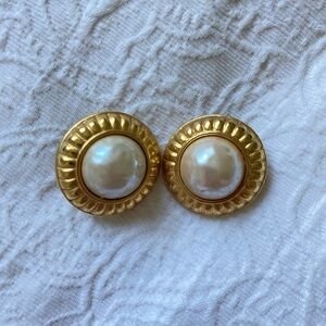 Vintage CARLISLE Gold Faux Pearl Clip-On Earrings